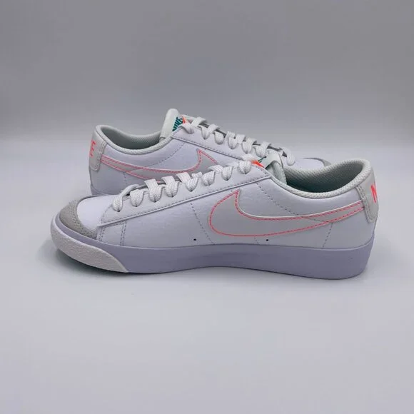 Nike Blazer Low 77' White / Green Womens Shoes - Picture 2 of 8